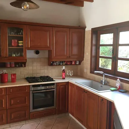 For Rent In Close To Lachi & Peyia Βίλα